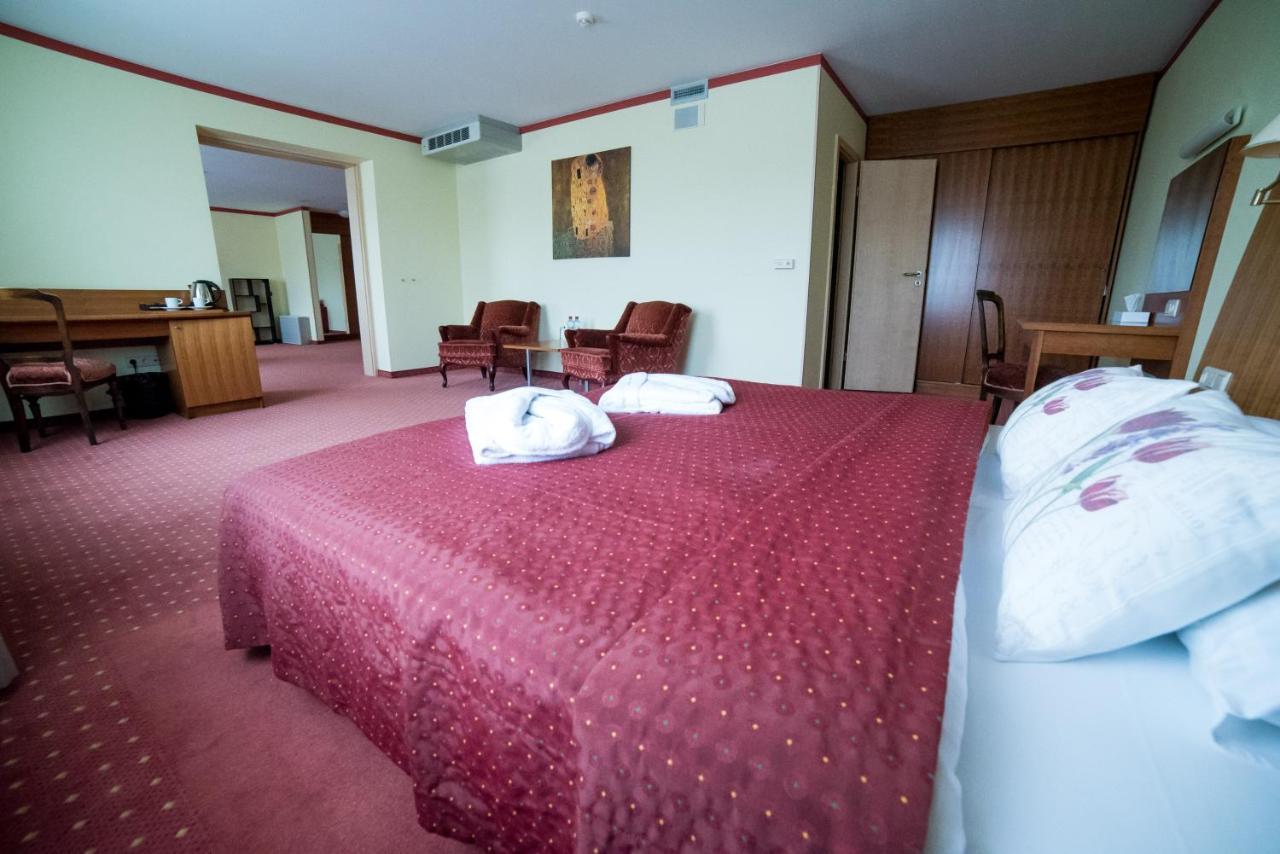 Hotel Tigra Priekuļi Exteriör bild