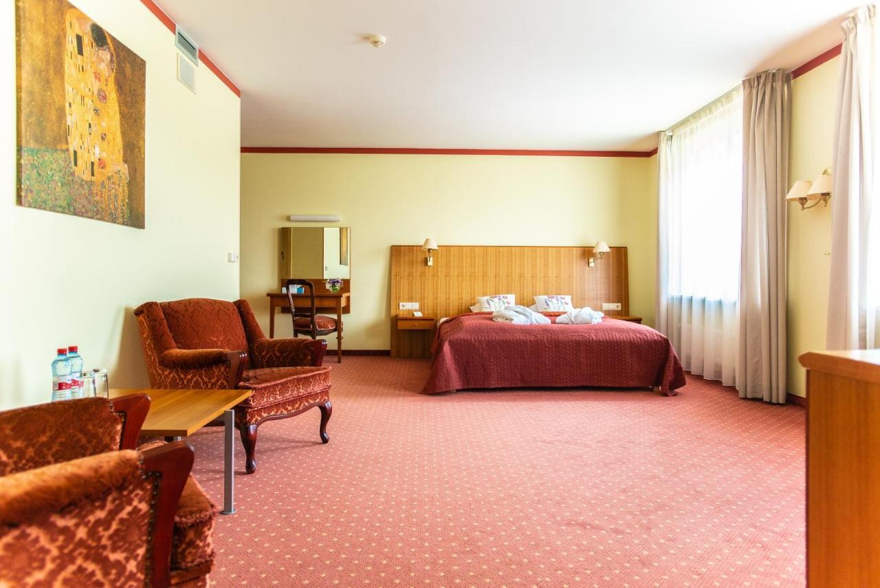 Hotel Tigra Priekuļi Exteriör bild