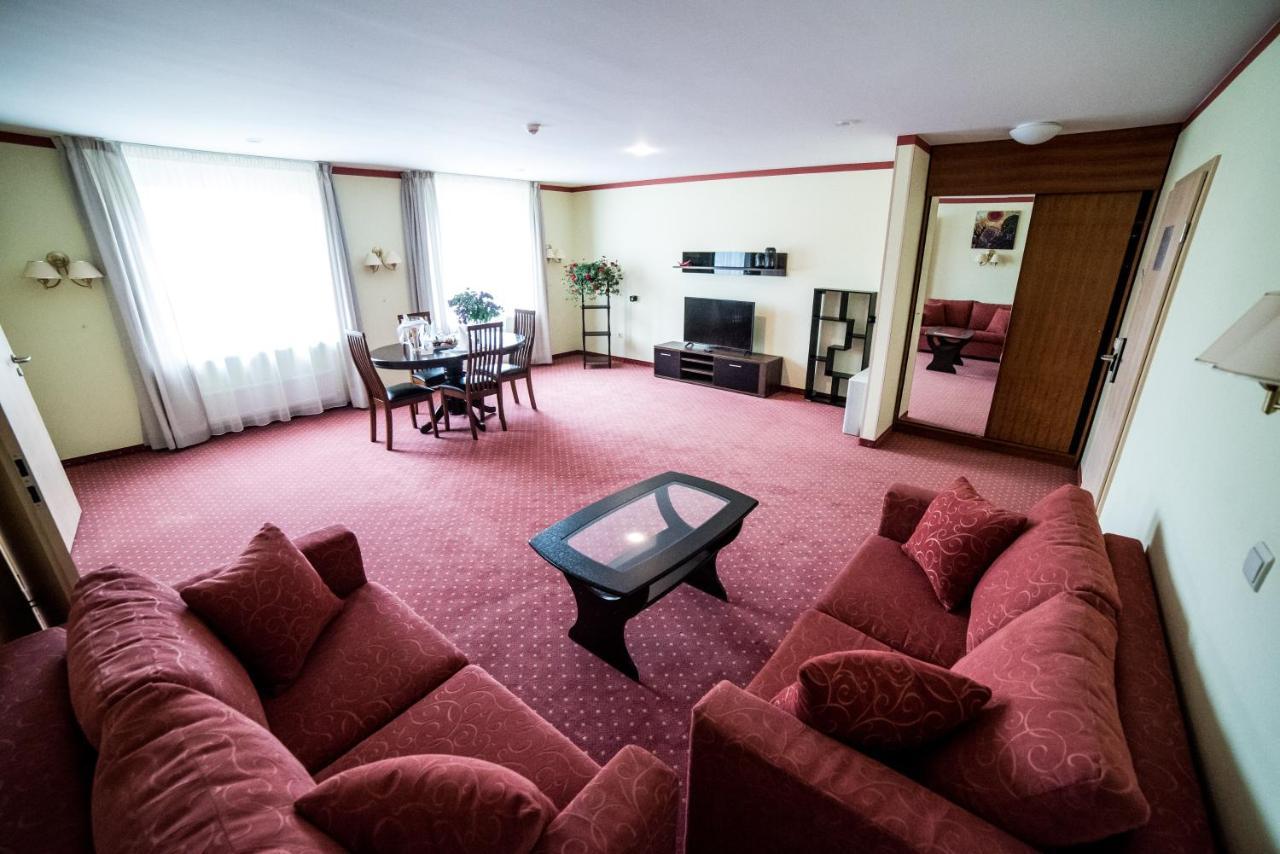 Hotel Tigra Priekuļi Exteriör bild