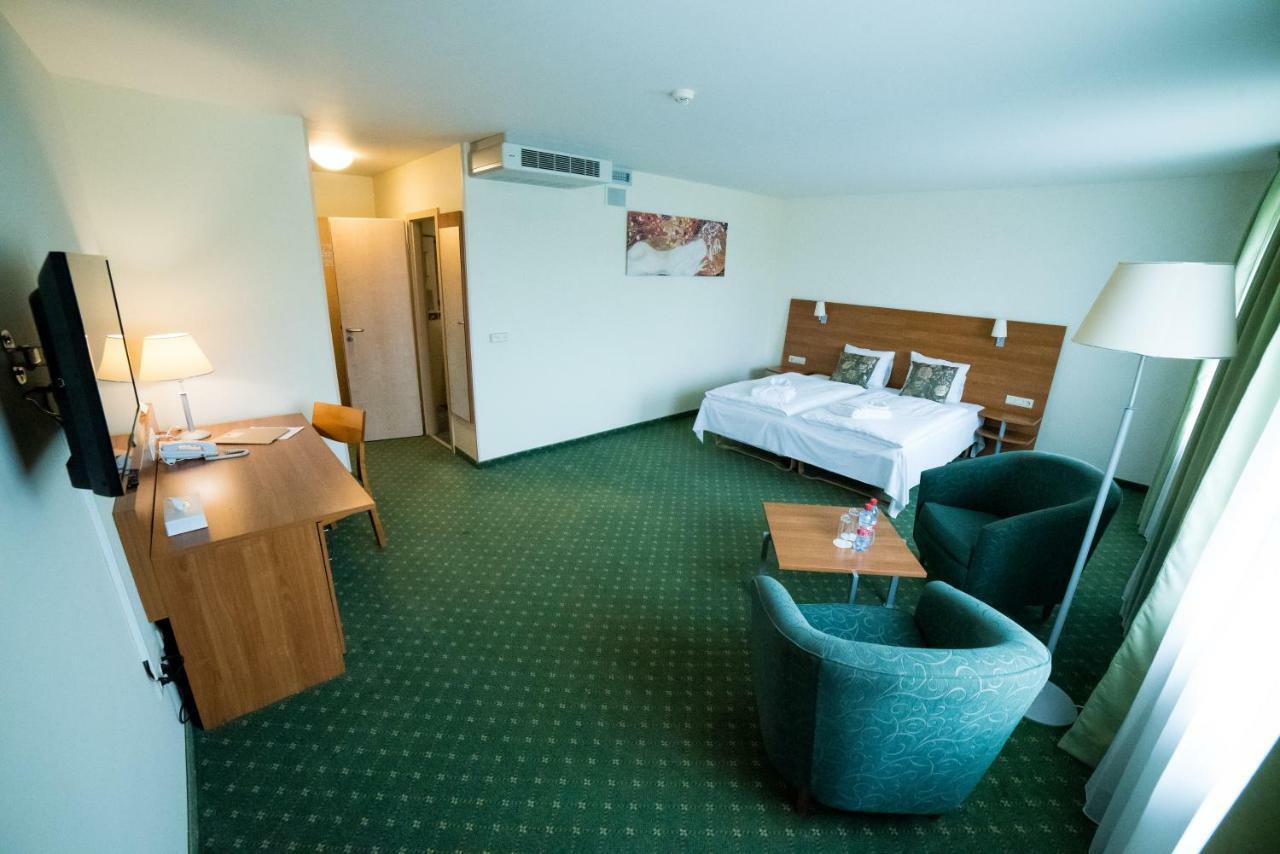 Hotel Tigra Priekuļi Exteriör bild