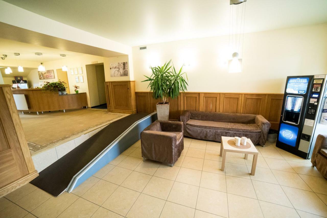 Hotel Tigra Priekuļi Exteriör bild