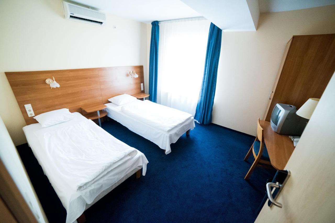 Hotel Tigra Priekuļi Exteriör bild